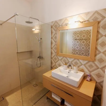 Tani Villa *